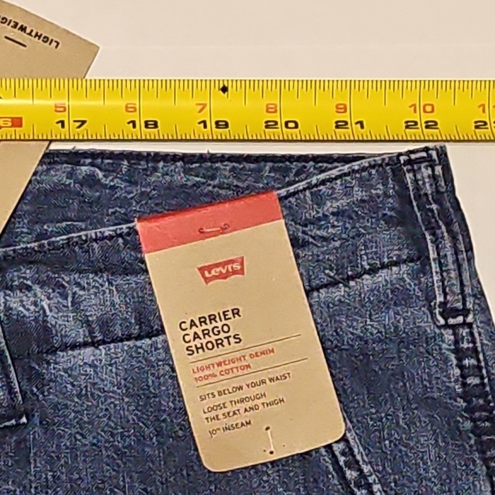 New LEVI'S Size 44 x 10" Carrier Cargo 100% Cotton Loose Denim Shorts MSRP $49 - Picture 6 of 7